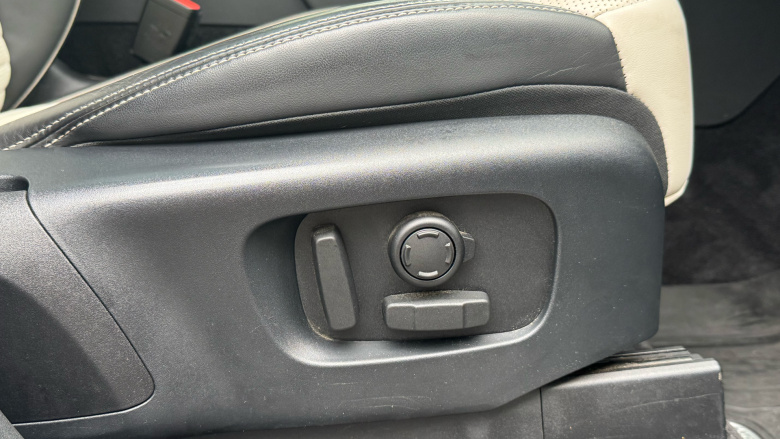 Land Rover Discovery 3.0 D300 R-Dynamic HSE 5dr Auto Diesel Station Wagon